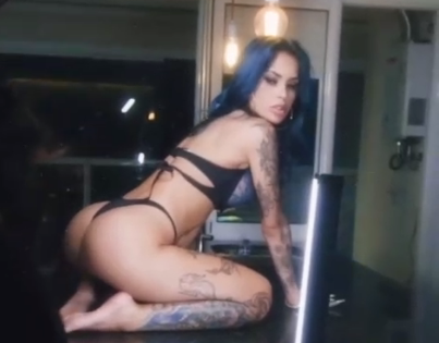 Clipe Sucesso Tati Zaqui de lingerie bem ousada