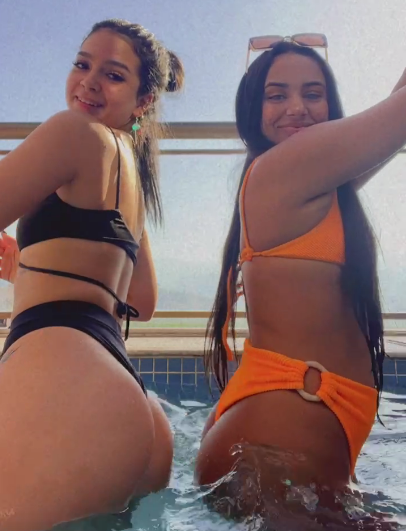 Melissa Maia e amiga rebolando bundas na piscina
