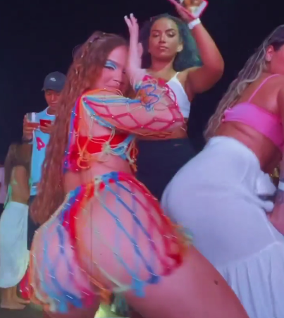 Melissa Maia rebolando a raba na festa com amigas