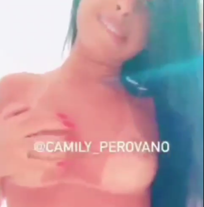 Camily Perovano rebolando de calcinha e seios de fora