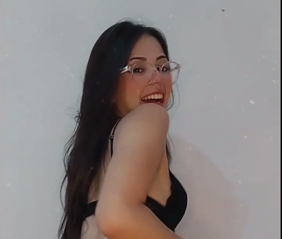 Dih Maia dançando só de lingerie na webcam